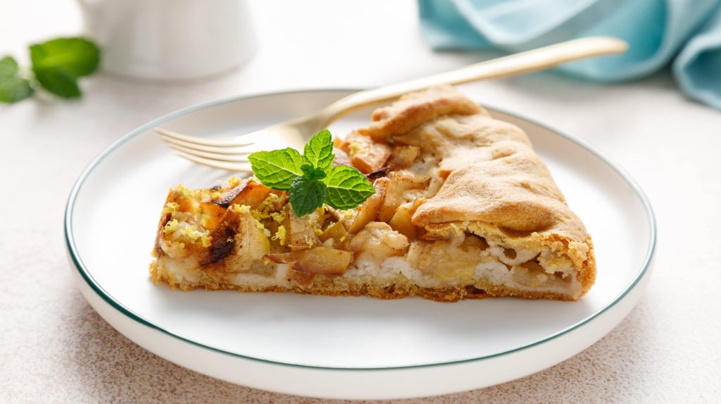 apple-pie-slice-with-cinnamon-and-lemon-zest-on-a-2023-11-27-04-58-41-utc-min